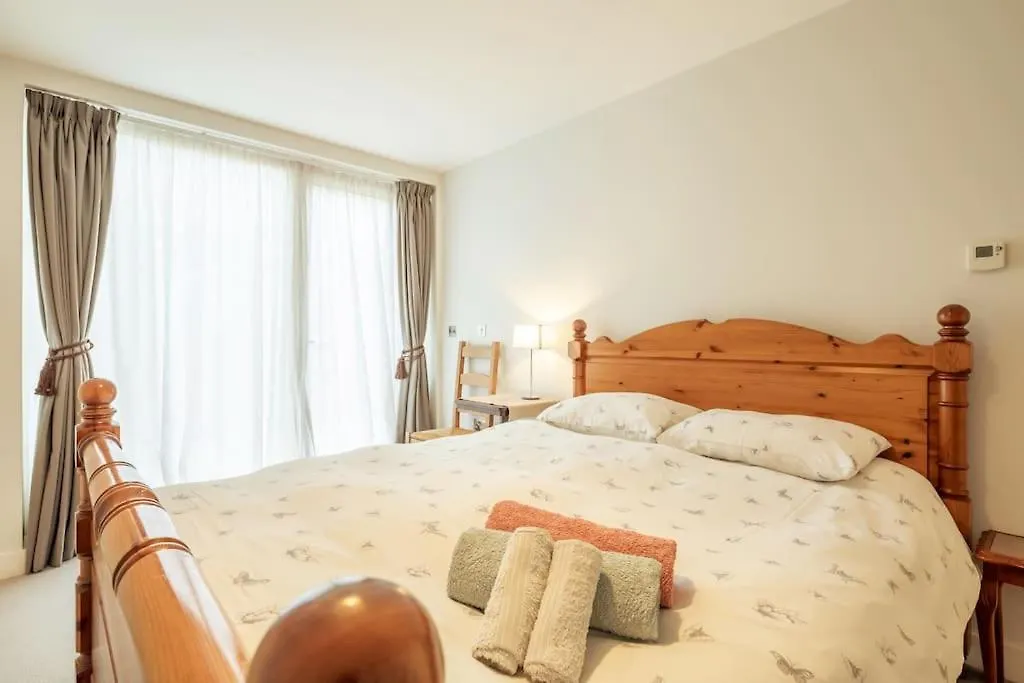 Проживание в семье Luxury Ensuite Room 2 Minutes From Cambridge Station