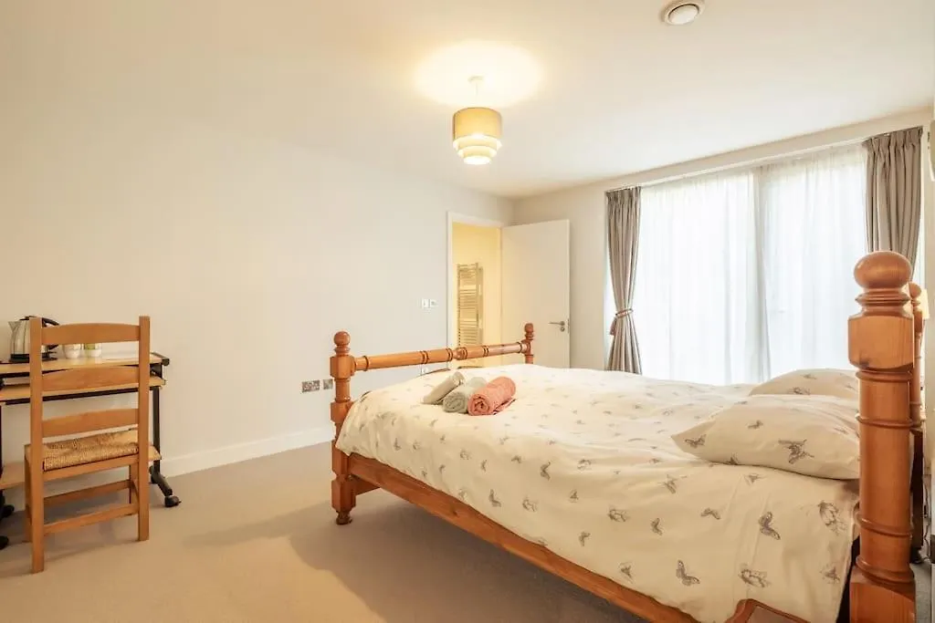Luxury Ensuite Room 2 Minutes From Cambridge Station