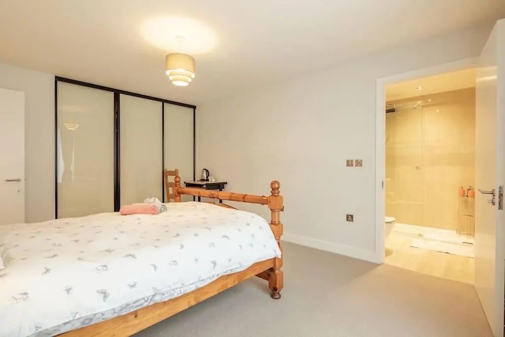 Проживание в семье Luxury Ensuite Room 2 Minutes From Cambridge Station