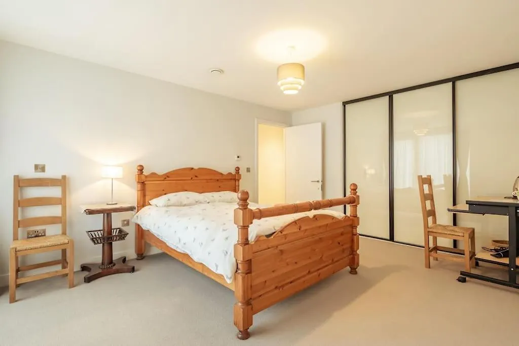 Проживание в семье Luxury Ensuite Room 2 Minutes From Cambridge Station
